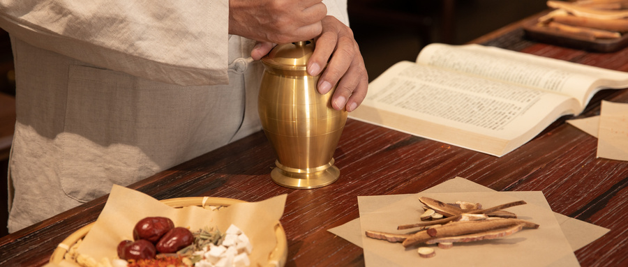 1719902050237513.jpg 摄图网_501631762_wx_中医制作药材(企业商用).jpg