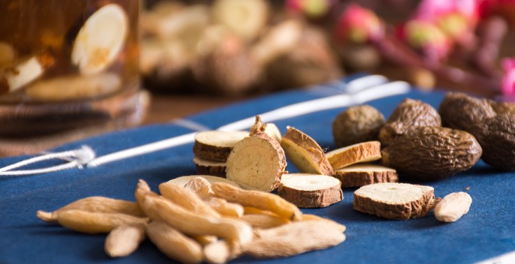 1723712844189224.jpg 摄图网_501135615_wx_冬季滋补中草药食材(企业商用).jpg